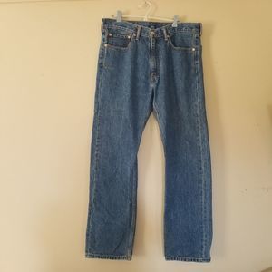 Levi's 505 Men's Medium Wash Mid-Rise 36 × 32 In great condition